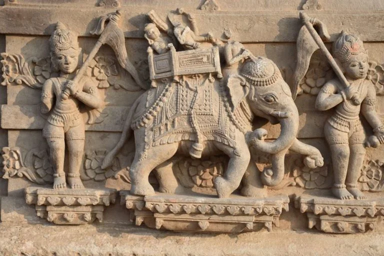 Procession of Indra and attendants, bhadra, lower register, South wall
